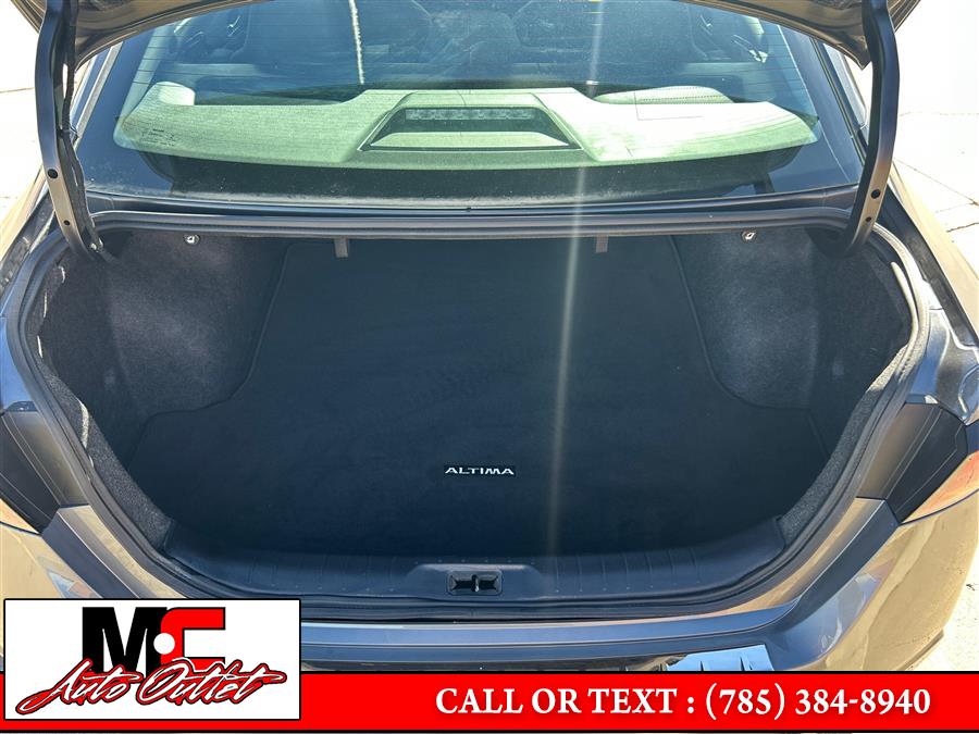 2022 Nissan Altima 2.5 SV Sedan, available for sale in Colby, Kansas | M C Auto Outlet Inc. Colby, Kansas 2022 Nissan Altima 2.5 SV Sedan, available for sale in Colby, Kansas | M C Auto Outlet Inc. Colby, Kansas