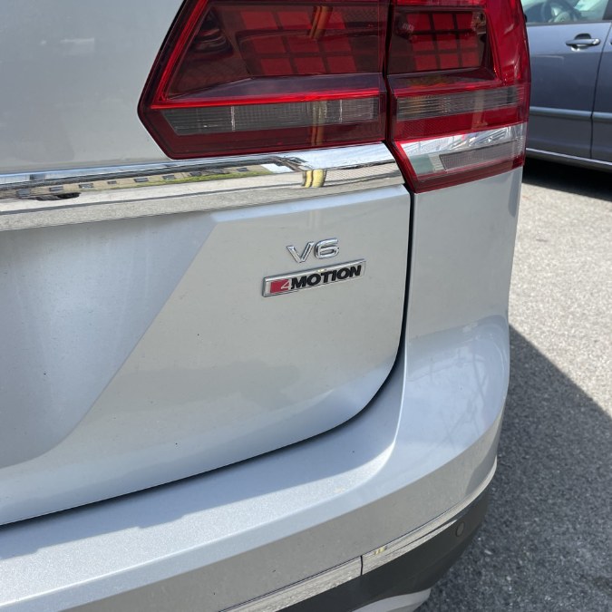 2018 Volkswagen Atlas 3.6L V6 SEL Premium 4MOTION, available for sale in Long Island City, New York | Luxury Of Queens. Long Island City, New York 2018 Volkswagen Atlas 3.6L V6 SEL Premium 4MOTION, available for sale in Long Island City, New York | Luxury Of Queens. Long Island City, New York