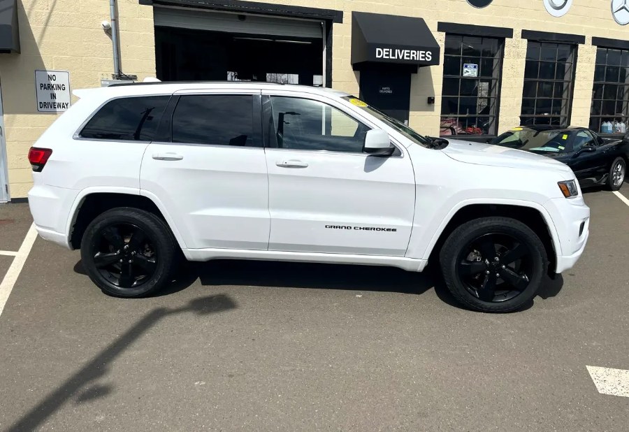 2015 Jeep Grand Cherokee 4WD 4dr Altitude, available for sale in Branford, Connecticut | J&E Auto Sales LLC. Branford, Connecticut 2015 Jeep Grand Cherokee 4WD 4dr Altitude, available for sale in Branford, Connecticut | J&E Auto Sales LLC. Branford, Connecticut