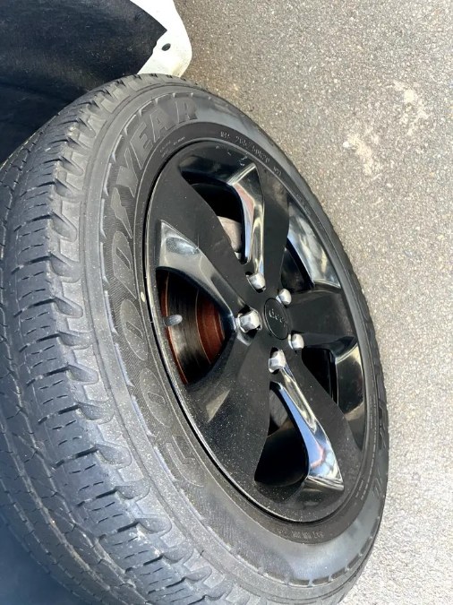 2015 Jeep Grand Cherokee 4WD 4dr Altitude, available for sale in Branford, Connecticut | J&E Auto Sales LLC. Branford, Connecticut 2015 Jeep Grand Cherokee 4WD 4dr Altitude, available for sale in Branford, Connecticut | J&E Auto Sales LLC. Branford, Connecticut