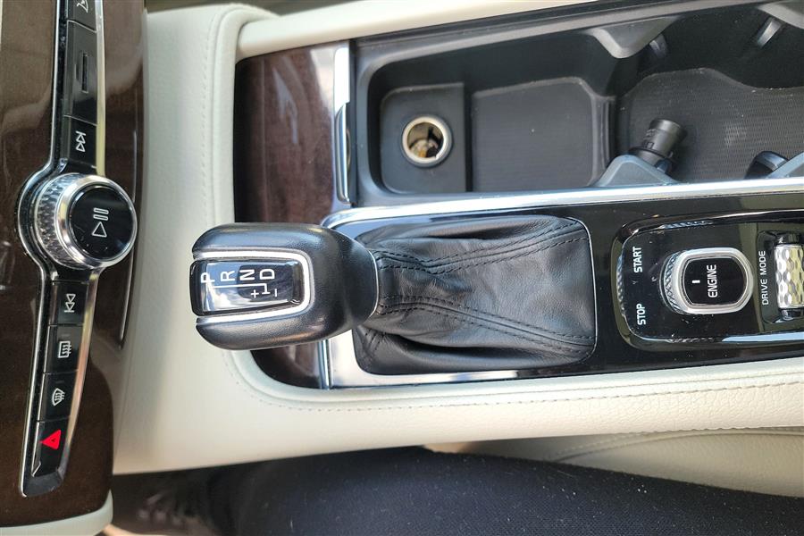 2016 Volvo XC90 AWD 4dr T6 Momentum, available for sale in Lindenhurst, New York | Power Motor Group. Lindenhurst, New York 2016 Volvo XC90 AWD 4dr T6 Momentum, available for sale in Lindenhurst, New York | Power Motor Group. Lindenhurst, New York