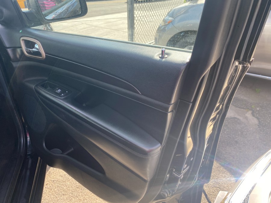 2014 Jeep Grand Cherokee 4WD 4dr Laredo, available for sale in Middle Village, New York | Middle Village Motors . Middle Village, New York 2014 Jeep Grand Cherokee 4WD 4dr Laredo, available for sale in Middle Village, New York | Middle Village Motors . Middle Village, New York