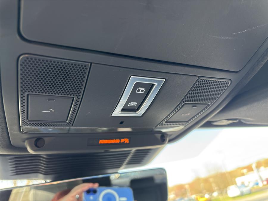 2022 Land Rover Discovery Sport SE 4WD, available for sale in Old Saybrook, Connecticut | Saybrook Auto Barn. Old Saybrook, Connecticut 2022 Land Rover Discovery Sport SE 4WD, available for sale in Old Saybrook, Connecticut | Saybrook Auto Barn. Old Saybrook, Connecticut