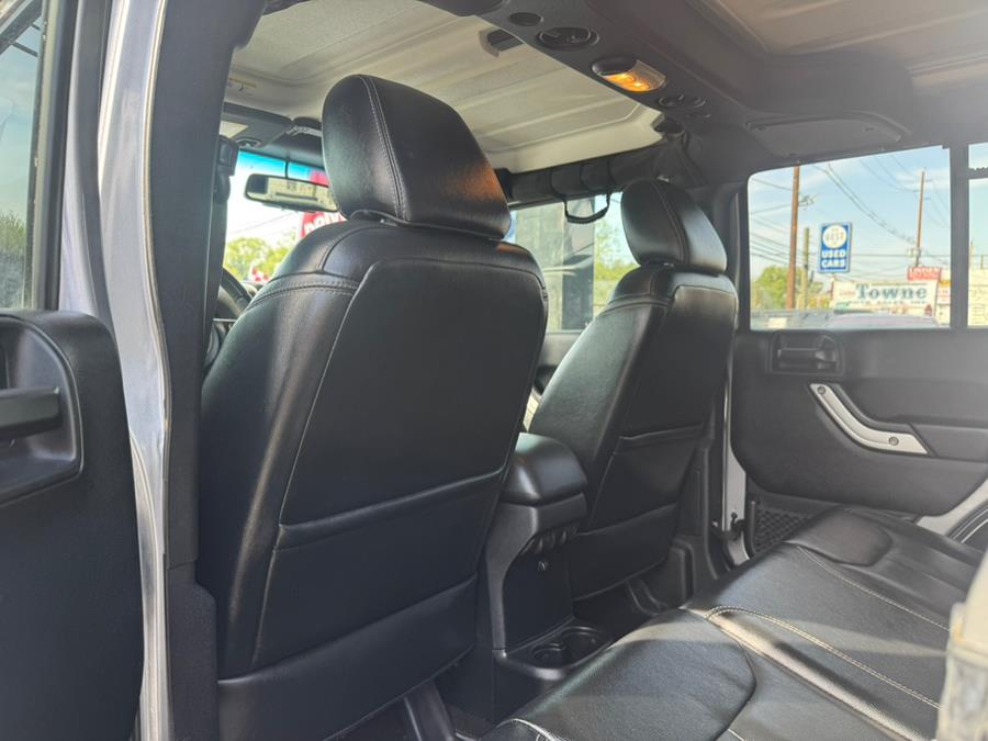 2017 Jeep Wrangler Unlimited 4WD 4dr Rubicon, available for sale in Linden, New Jersey | Champion Used Auto Sales. Linden, New Jersey 2017 Jeep Wrangler Unlimited 4WD 4dr Rubicon, available for sale in Linden, New Jersey | Champion Used Auto Sales. Linden, New Jersey