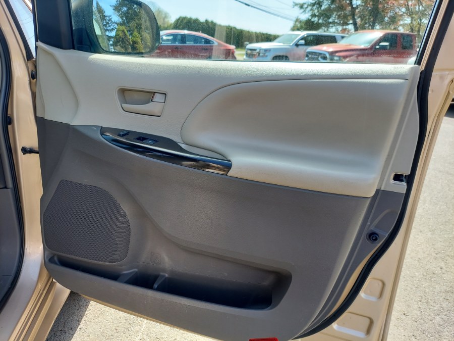2014 Toyota Sienna 5dr 8-Pass Van V6 LE FWD (Natl), available for sale in East Windsor, Connecticut | United Auto Sales of E Windsor, Inc. East Windsor, Connecticut 2014 Toyota Sienna 5dr 8-Pass Van V6 LE FWD (Natl), available for sale in East Windsor, Connecticut | United Auto Sales of E Windsor, Inc. East Windsor, Connecticut