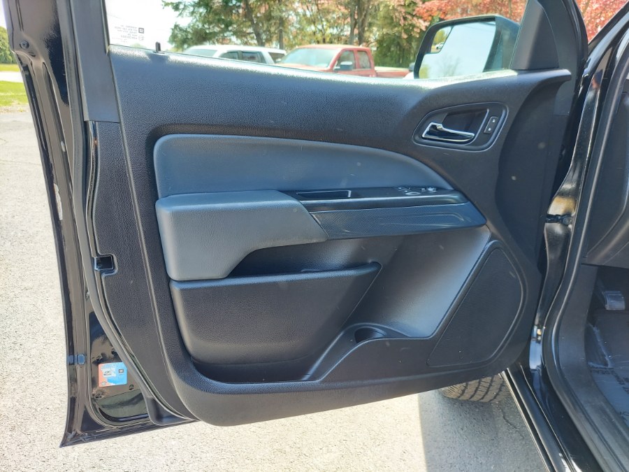 2017 Chevrolet Colorado 4WD Ext Cab 128.3" Z71, available for sale in East Windsor, Connecticut | United Auto Sales of E Windsor, Inc. East Windsor, Connecticut 2017 Chevrolet Colorado 4WD Ext Cab 128.3" Z71, available for sale in East Windsor, Connecticut | United Auto Sales of E Windsor, Inc. East Windsor, Connecticut