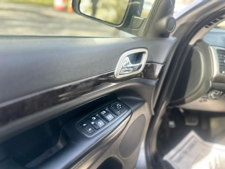 2012 Jeep Grand Cherokee 4WD 4dr Laredo, available for sale in Springfield, Massachusetts | Auto Globe LLC. Springfield, Massachusetts 2012 Jeep Grand Cherokee 4WD 4dr Laredo, available for sale in Springfield, Massachusetts | Auto Globe LLC. Springfield, Massachusetts