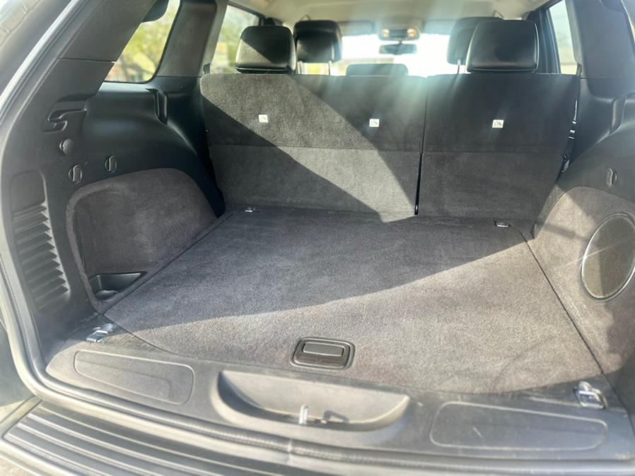 2012 Jeep Grand Cherokee 4WD 4dr Laredo, available for sale in Springfield, Massachusetts | Auto Globe LLC. Springfield, Massachusetts 2012 Jeep Grand Cherokee 4WD 4dr Laredo, available for sale in Springfield, Massachusetts | Auto Globe LLC. Springfield, Massachusetts