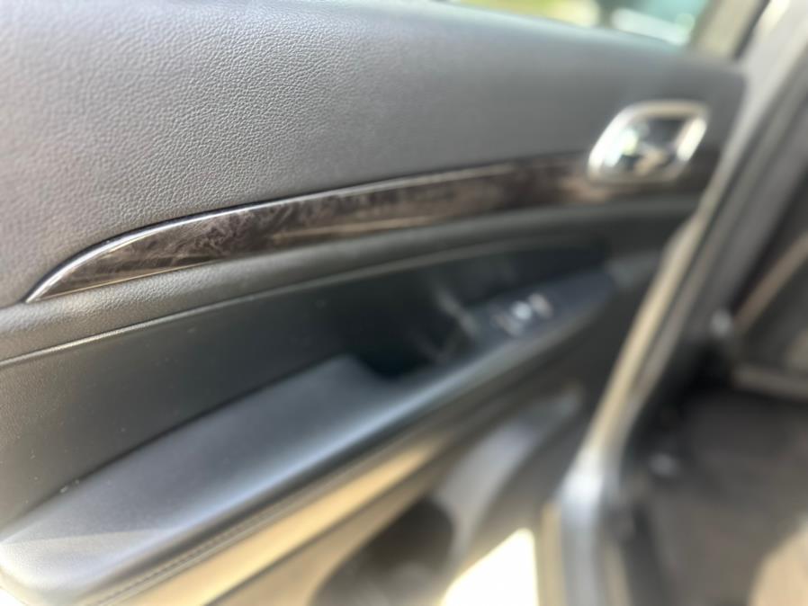 2012 Jeep Grand Cherokee 4WD 4dr Laredo, available for sale in Springfield, Massachusetts | Auto Globe LLC. Springfield, Massachusetts 2012 Jeep Grand Cherokee 4WD 4dr Laredo, available for sale in Springfield, Massachusetts | Auto Globe LLC. Springfield, Massachusetts