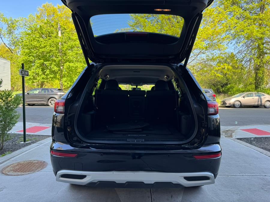 2023 Mitsubishi Outlander SE Black Edition FWD, available for sale in Irvington, New Jersey | Elis Motors Corp. Irvington, New Jersey 2023 Mitsubishi Outlander SE Black Edition FWD, available for sale in Irvington, New Jersey | Elis Motors Corp. Irvington, New Jersey