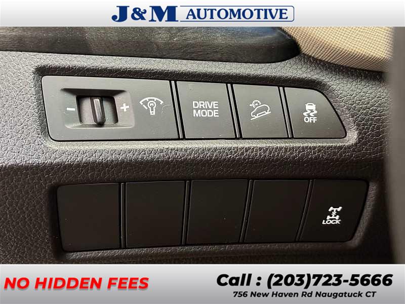 2017 Hyundai Santa Fe Sport 2.4L, available for sale in Naugatuck, Connecticut | J&M Automotive Sls&Svc LLC. Naugatuck, Connecticut 2017 Hyundai Santa Fe Sport 2.4L, available for sale in Naugatuck, Connecticut | J&M Automotive Sls&Svc LLC. Naugatuck, Connecticut