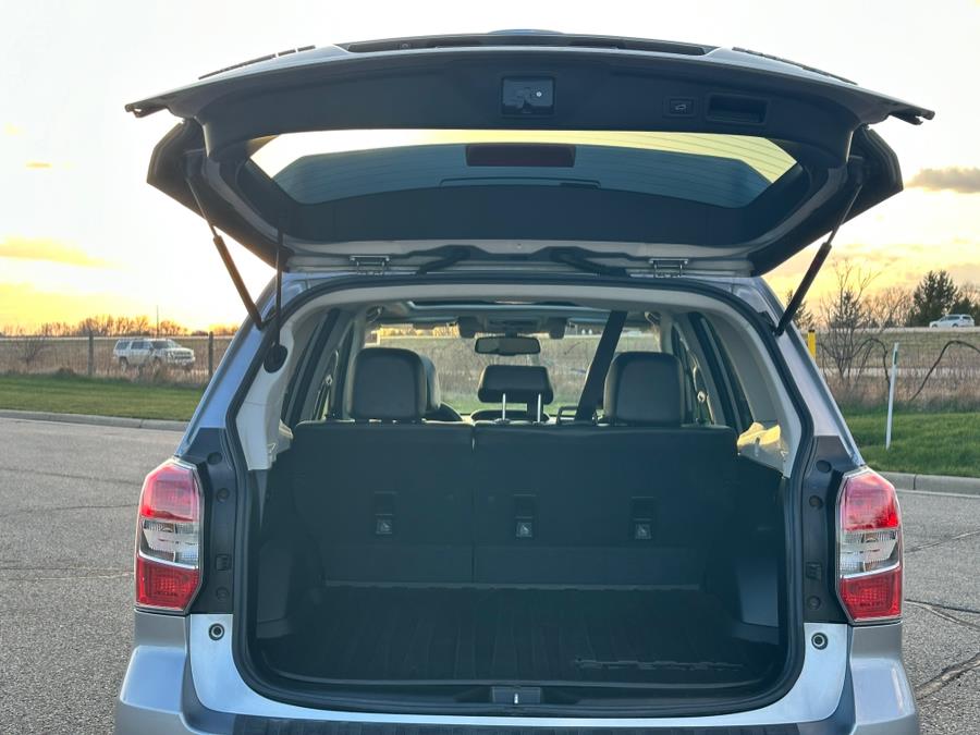 2016 Subaru Forester 2.0XT Touring photo 14