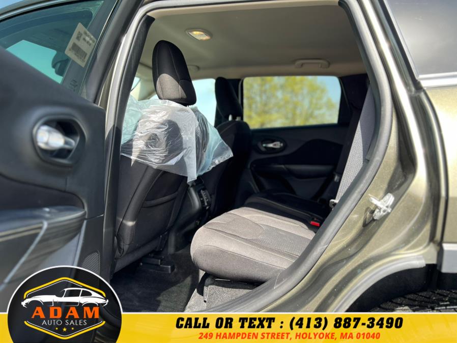 2016 Jeep Cherokee 4WD 4dr Latitude, available for sale in Holyoke, Massachusetts | Adam Auto Sales. Holyoke, Massachusetts 2016 Jeep Cherokee 4WD 4dr Latitude, available for sale in Holyoke, Massachusetts | Adam Auto Sales. Holyoke, Massachusetts