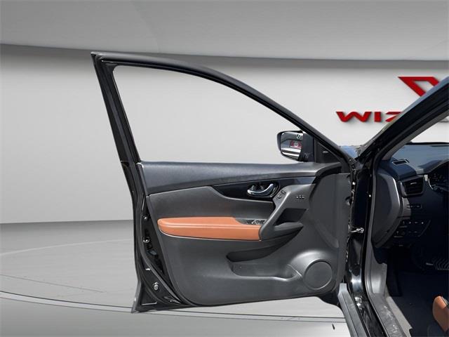 2018 Nissan Rogue SL, available for sale in Stratford, Connecticut | Wiz Leasing Inc. Stratford, Connecticut 2018 Nissan Rogue SL, available for sale in Stratford, Connecticut | Wiz Leasing Inc. Stratford, Connecticut