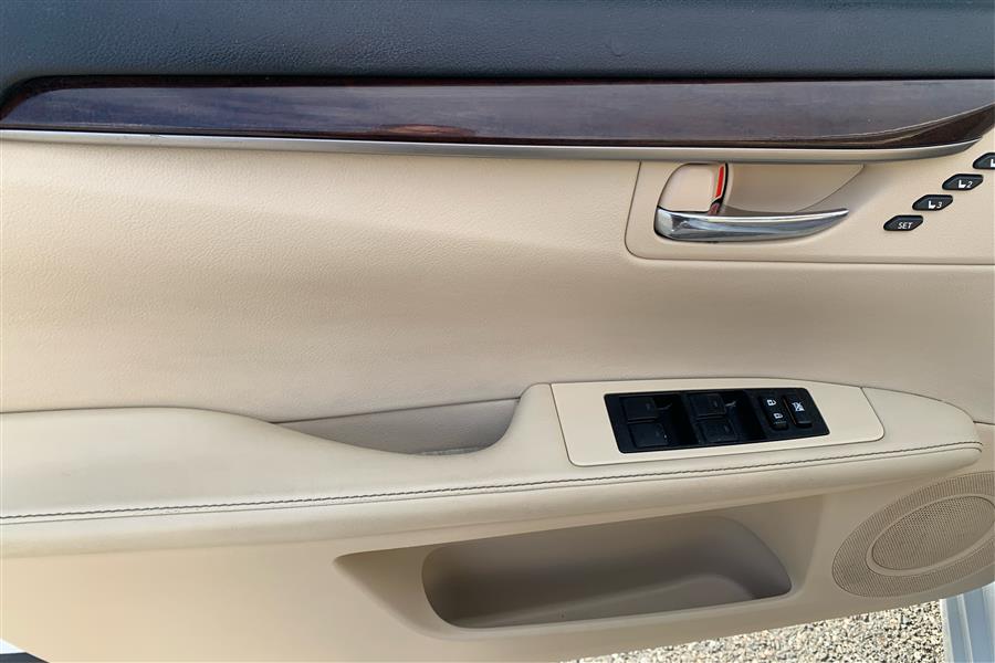2014 Lexus ES 350 4dr Sdn, available for sale in Lindenhurst, New York | Power Motor Group. Lindenhurst, New York 2014 Lexus ES 350 4dr Sdn, available for sale in Lindenhurst, New York | Power Motor Group. Lindenhurst, New York