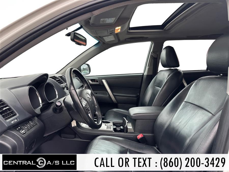 2013 Toyota Highlander 4WD 4dr V6 (Natl), available for sale in East Windsor, Connecticut | Central A/S LLC. East Windsor, Connecticut 2013 Toyota Highlander 4WD 4dr V6 (Natl), available for sale in East Windsor, Connecticut | Central A/S LLC. East Windsor, Connecticut