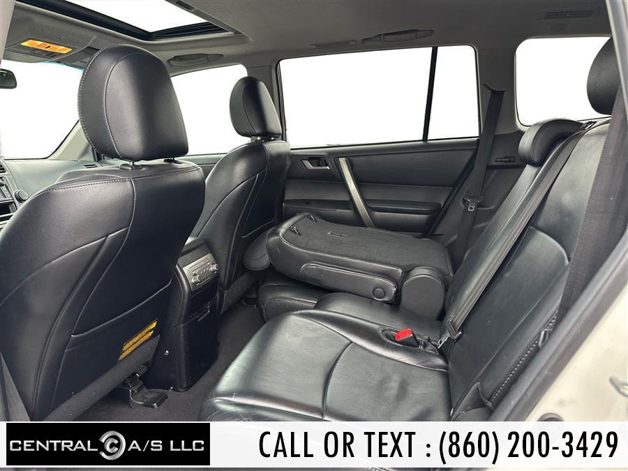 2013 Toyota Highlander 4WD 4dr V6 (Natl), available for sale in East Windsor, Connecticut | Central A/S LLC. East Windsor, Connecticut 2013 Toyota Highlander 4WD 4dr V6 (Natl), available for sale in East Windsor, Connecticut | Central A/S LLC. East Windsor, Connecticut