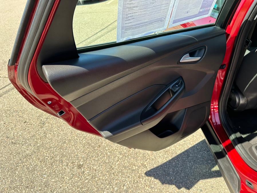 2017 Ford Focus SE Sedan, available for sale in South Windsor, Connecticut | Mike And Tony Auto Sales, Inc. South Windsor, Connecticut 2017 Ford Focus SE Sedan, available for sale in South Windsor, Connecticut | Mike And Tony Auto Sales, Inc. South Windsor, Connecticut
