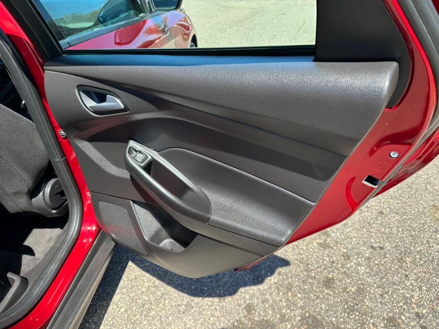 2017 Ford Focus SE Sedan, available for sale in South Windsor, Connecticut | Mike And Tony Auto Sales, Inc. South Windsor, Connecticut 2017 Ford Focus SE Sedan, available for sale in South Windsor, Connecticut | Mike And Tony Auto Sales, Inc. South Windsor, Connecticut