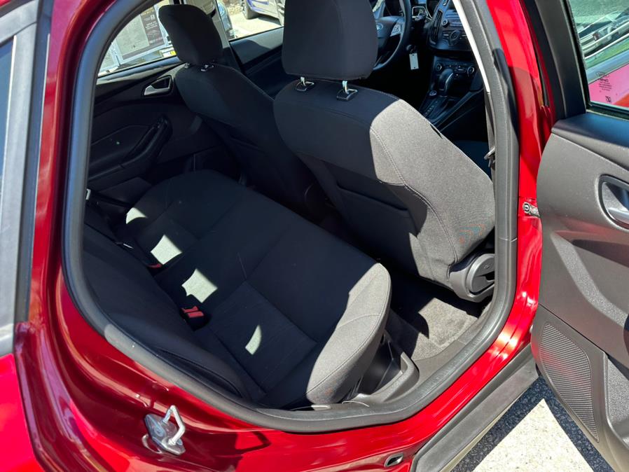 2017 Ford Focus SE Sedan, available for sale in South Windsor, Connecticut | Mike And Tony Auto Sales, Inc. South Windsor, Connecticut 2017 Ford Focus SE Sedan, available for sale in South Windsor, Connecticut | Mike And Tony Auto Sales, Inc. South Windsor, Connecticut