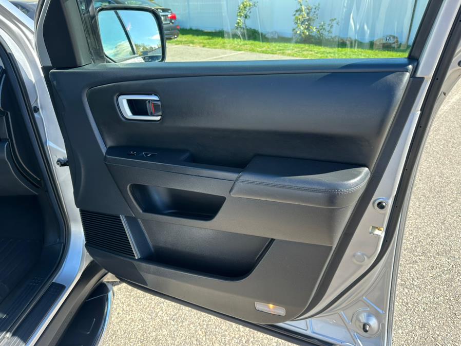 2013 Honda Pilot 4WD 4dr EX-L w/Navi, available for sale in South Windsor, Connecticut | Mike And Tony Auto Sales, Inc. South Windsor, Connecticut 2013 Honda Pilot 4WD 4dr EX-L w/Navi, available for sale in South Windsor, Connecticut | Mike And Tony Auto Sales, Inc. South Windsor, Connecticut