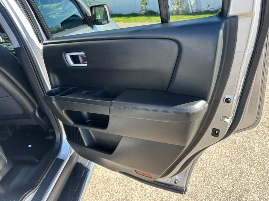 2013 Honda Pilot 4WD 4dr EX-L w/Navi, available for sale in South Windsor, Connecticut | Mike And Tony Auto Sales, Inc. South Windsor, Connecticut 2013 Honda Pilot 4WD 4dr EX-L w/Navi, available for sale in South Windsor, Connecticut | Mike And Tony Auto Sales, Inc. South Windsor, Connecticut