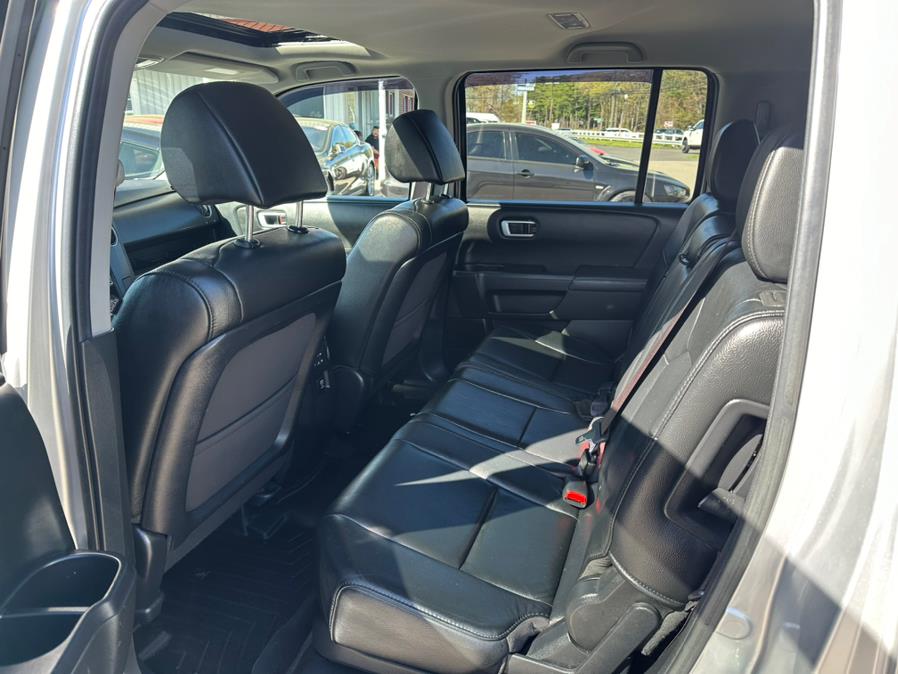 2013 Honda Pilot 4WD 4dr EX-L w/Navi, available for sale in South Windsor, Connecticut | Mike And Tony Auto Sales, Inc. South Windsor, Connecticut 2013 Honda Pilot 4WD 4dr EX-L w/Navi, available for sale in South Windsor, Connecticut | Mike And Tony Auto Sales, Inc. South Windsor, Connecticut