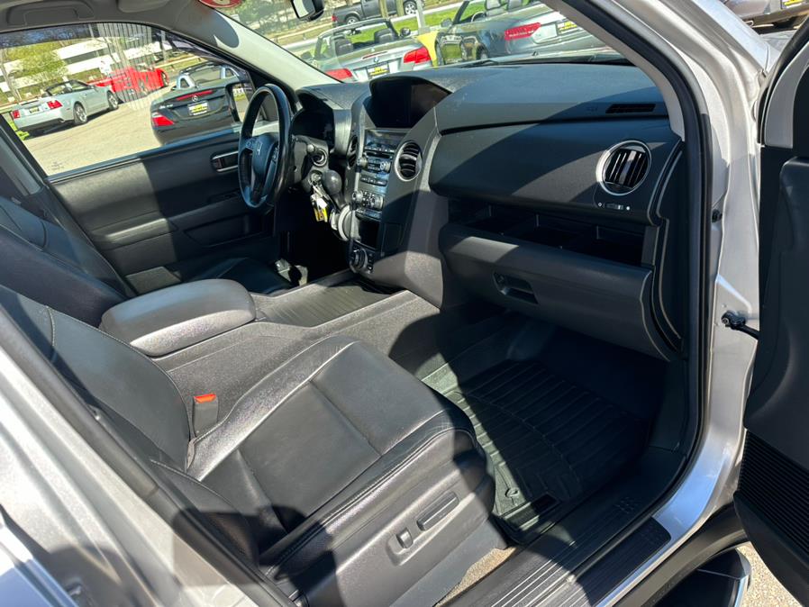 2013 Honda Pilot 4WD 4dr EX-L w/Navi, available for sale in South Windsor, Connecticut | Mike And Tony Auto Sales, Inc. South Windsor, Connecticut 2013 Honda Pilot 4WD 4dr EX-L w/Navi, available for sale in South Windsor, Connecticut | Mike And Tony Auto Sales, Inc. South Windsor, Connecticut