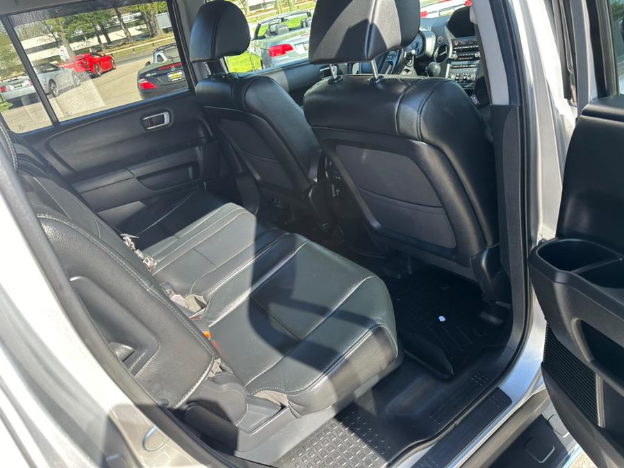 2013 Honda Pilot 4WD 4dr EX-L w/Navi, available for sale in South Windsor, Connecticut | Mike And Tony Auto Sales, Inc. South Windsor, Connecticut 2013 Honda Pilot 4WD 4dr EX-L w/Navi, available for sale in South Windsor, Connecticut | Mike And Tony Auto Sales, Inc. South Windsor, Connecticut