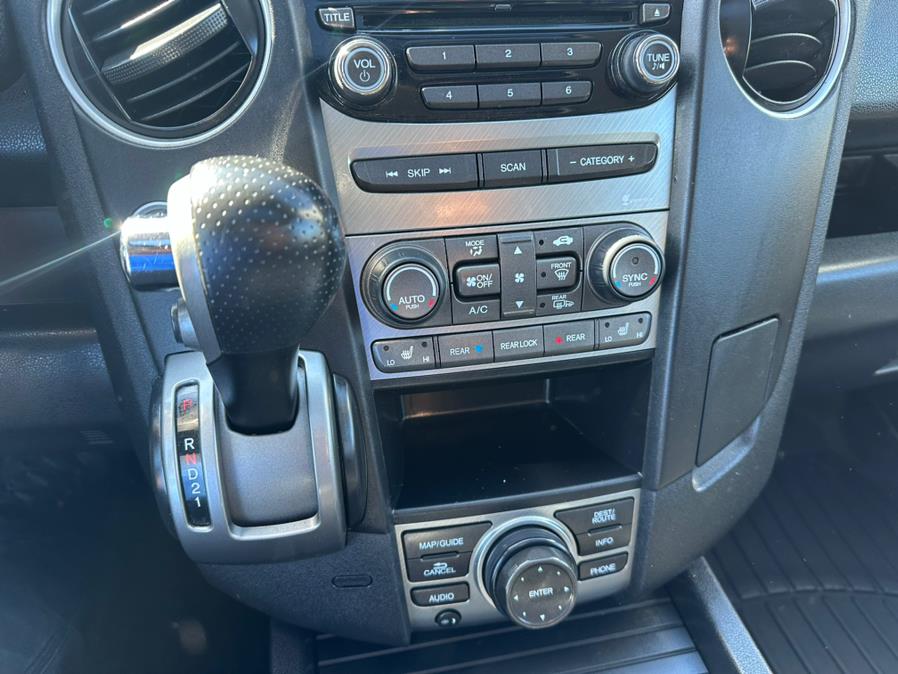 2013 Honda Pilot 4WD 4dr EX-L w/Navi, available for sale in South Windsor, Connecticut | Mike And Tony Auto Sales, Inc. South Windsor, Connecticut 2013 Honda Pilot 4WD 4dr EX-L w/Navi, available for sale in South Windsor, Connecticut | Mike And Tony Auto Sales, Inc. South Windsor, Connecticut
