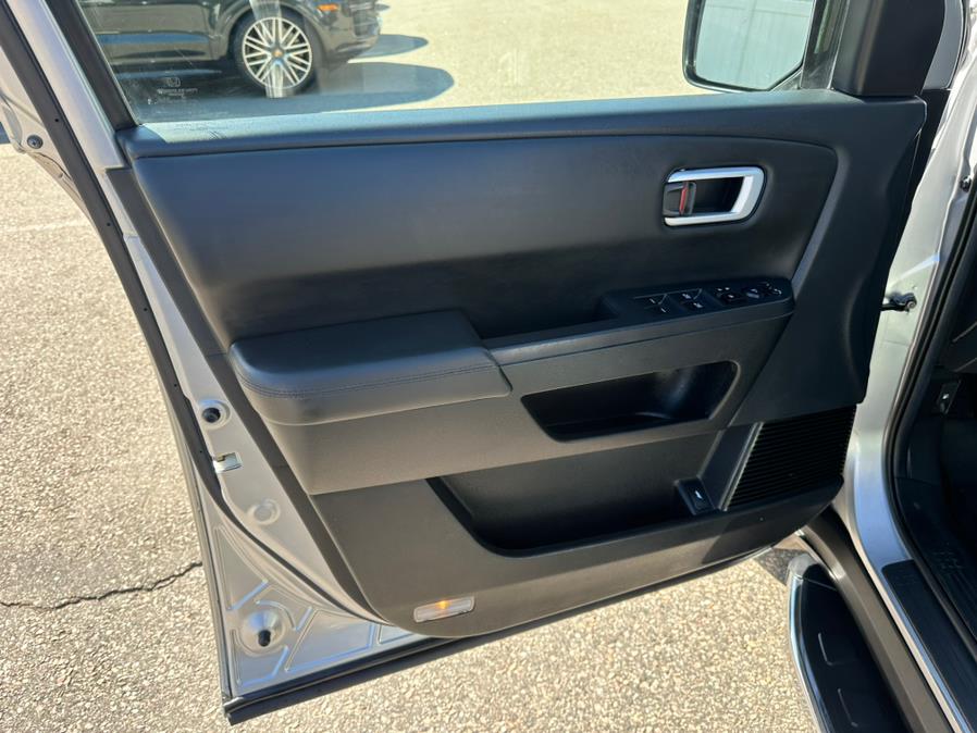 2013 Honda Pilot 4WD 4dr EX-L w/Navi, available for sale in South Windsor, Connecticut | Mike And Tony Auto Sales, Inc. South Windsor, Connecticut 2013 Honda Pilot 4WD 4dr EX-L w/Navi, available for sale in South Windsor, Connecticut | Mike And Tony Auto Sales, Inc. South Windsor, Connecticut