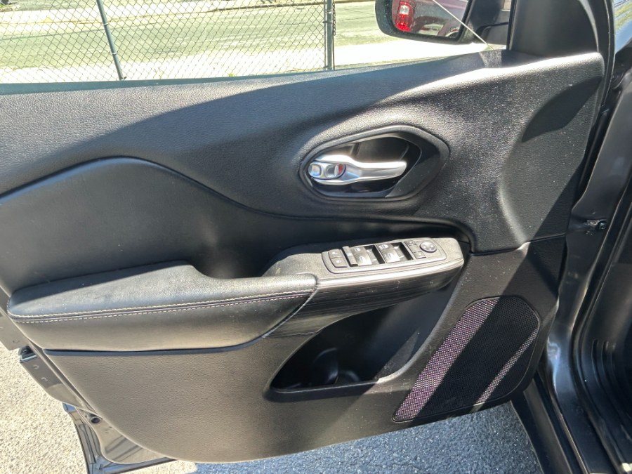 2015 Jeep Cherokee 4WD 4dr Limited, available for sale in West Babylon, New York | New Gen Auto Group. West Babylon, New York 2015 Jeep Cherokee 4WD 4dr Limited, available for sale in West Babylon, New York | New Gen Auto Group. West Babylon, New York