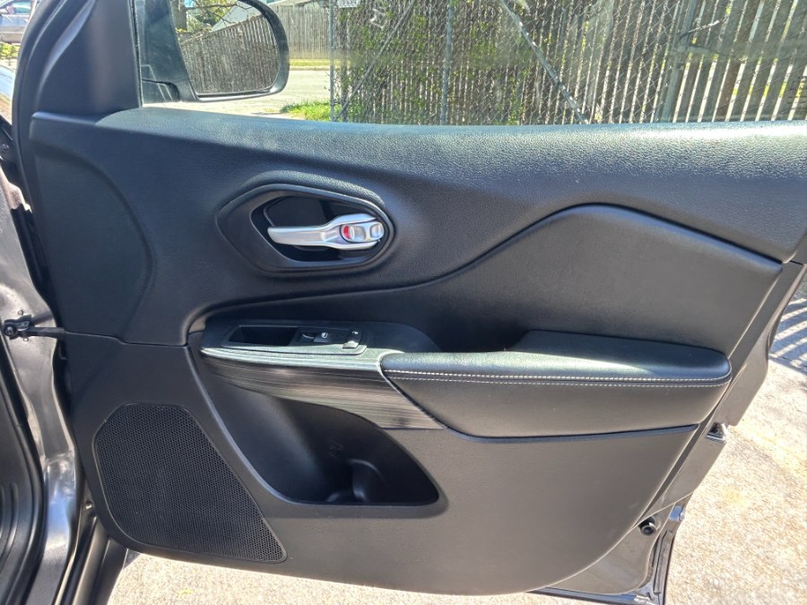 2015 Jeep Cherokee 4WD 4dr Limited, available for sale in West Babylon, New York | New Gen Auto Group. West Babylon, New York 2015 Jeep Cherokee 4WD 4dr Limited, available for sale in West Babylon, New York | New Gen Auto Group. West Babylon, New York