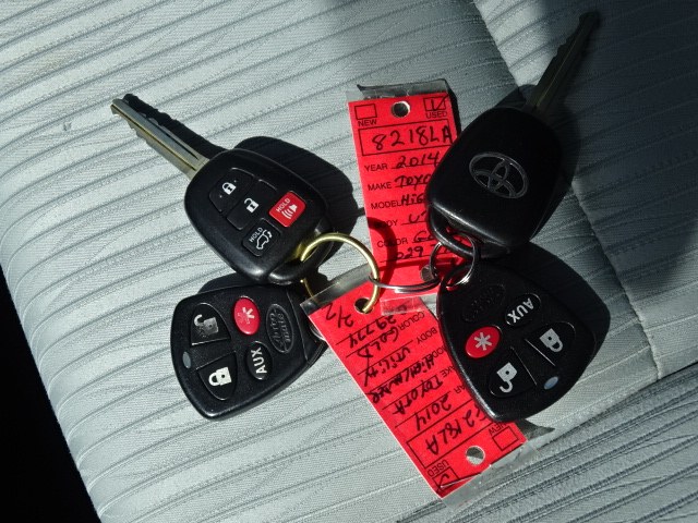 2014 Toyota Highlander LE Plus AWD, available for sale in Newton, Massachusetts | Jacob Auto Sales. Newton, Massachusetts 2014 Toyota Highlander LE Plus AWD, available for sale in Newton, Massachusetts | Jacob Auto Sales. Newton, Massachusetts