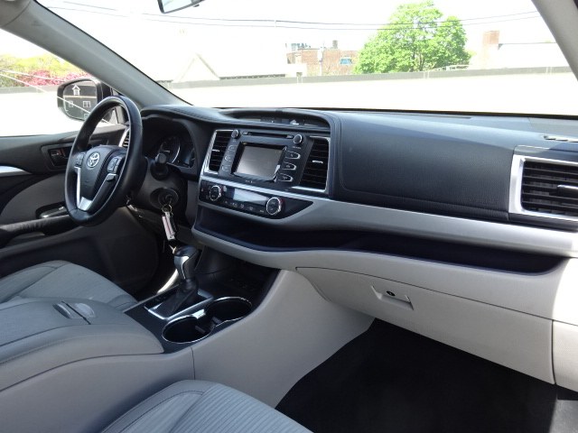 2014 Toyota Highlander LE Plus AWD, available for sale in Newton, Massachusetts | Jacob Auto Sales. Newton, Massachusetts 2014 Toyota Highlander LE Plus AWD, available for sale in Newton, Massachusetts | Jacob Auto Sales. Newton, Massachusetts