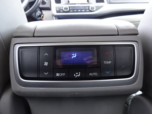 2014 Toyota Highlander LE Plus AWD, available for sale in Newton, Massachusetts | Jacob Auto Sales. Newton, Massachusetts 2014 Toyota Highlander LE Plus AWD, available for sale in Newton, Massachusetts | Jacob Auto Sales. Newton, Massachusetts
