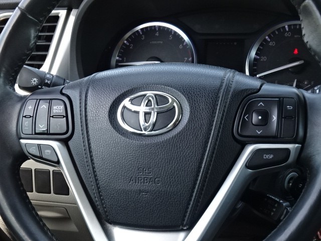 2014 Toyota Highlander LE Plus AWD, available for sale in Newton, Massachusetts | Jacob Auto Sales. Newton, Massachusetts 2014 Toyota Highlander LE Plus AWD, available for sale in Newton, Massachusetts | Jacob Auto Sales. Newton, Massachusetts