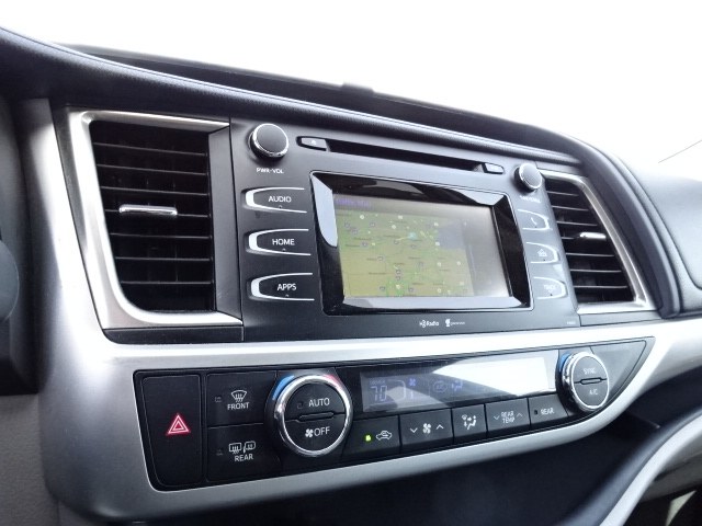 2014 Toyota Highlander LE Plus AWD, available for sale in Newton, Massachusetts | Jacob Auto Sales. Newton, Massachusetts 2014 Toyota Highlander LE Plus AWD, available for sale in Newton, Massachusetts | Jacob Auto Sales. Newton, Massachusetts