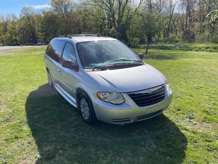 Used 2005 Chrysler Town & Country in Plainville, Connecticut | Choice Group LLC Choice Motor Car. Plainville, Connecticut