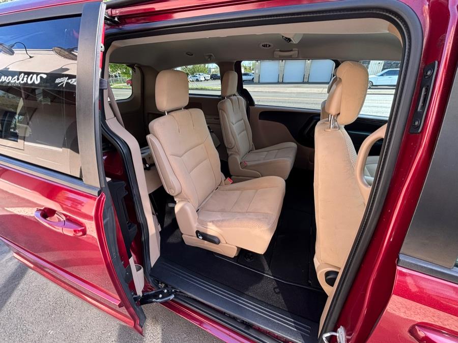 2015 Dodge Grand Caravan 4dr Wgn SE Plus, available for sale in New haven, Connecticut | Wilson Maturo Motors. New haven, Connecticut 2015 Dodge Grand Caravan 4dr Wgn SE Plus, available for sale in New haven, Connecticut | Wilson Maturo Motors. New haven, Connecticut