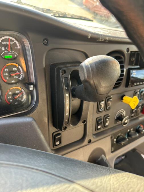 2019 Freightliner M2 106 NON CDL 26 FT BOX ALUMINUM LIFT-GATE, available for sale in Paterson, New Jersey | Speedway Commercial Motors LLC. Paterson, New Jersey 2019 Freightliner M2 106 NON CDL 26 FT BOX ALUMINUM LIFT-GATE, available for sale in Paterson, New Jersey | Speedway Commercial Motors LLC. Paterson, New Jersey