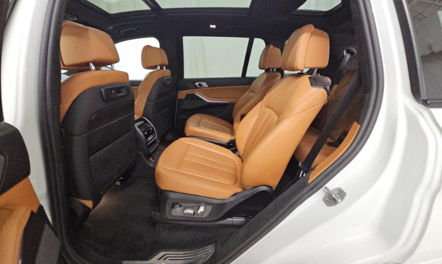 2020 Bmw X7 M50i photo 3