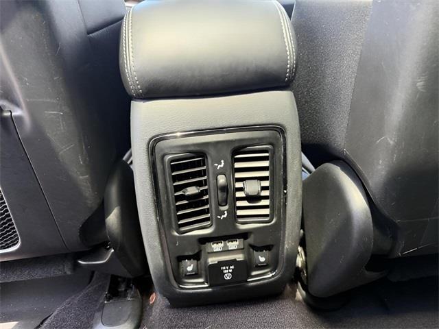 2019 Jeep Grand Cherokee Overland, available for sale in Stratford, Connecticut | Wiz Leasing Inc. Stratford, Connecticut 2019 Jeep Grand Cherokee Overland, available for sale in Stratford, Connecticut | Wiz Leasing Inc. Stratford, Connecticut