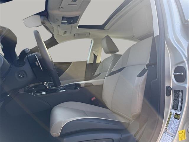 2021 Lexus Es 250, available for sale in Stratford, Connecticut | Wiz Leasing Inc. Stratford, Connecticut 2021 Lexus Es 250, available for sale in Stratford, Connecticut | Wiz Leasing Inc. Stratford, Connecticut