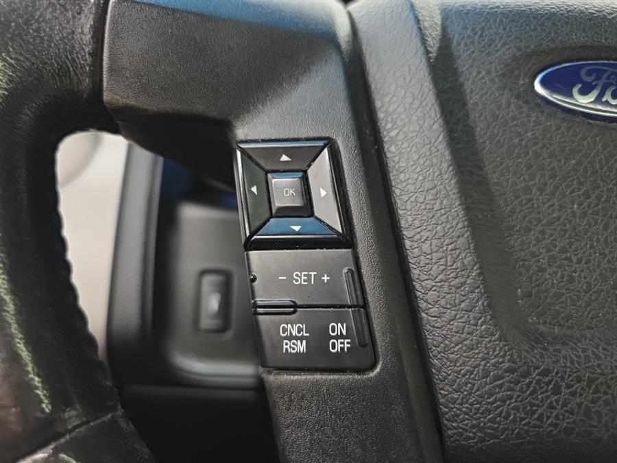 2016 Ford Expedition XLT photo 24