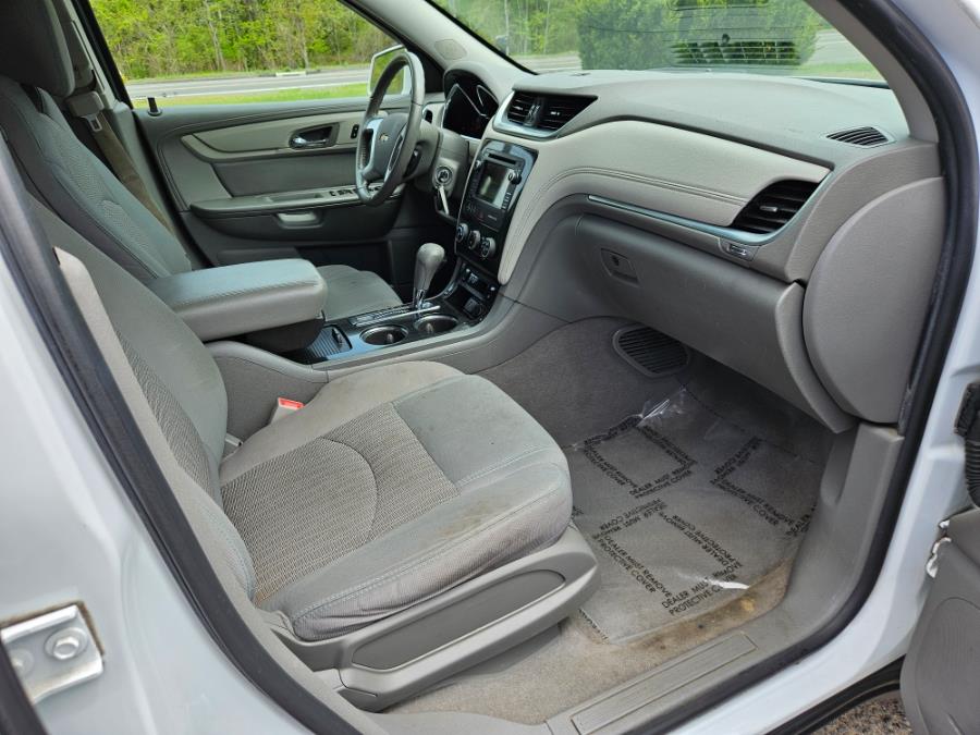 2016 Chevrolet Traverse AWD 4dr LT w/1LT, available for sale in East Windsor, Connecticut | Toro Auto. East Windsor, Connecticut 2016 Chevrolet Traverse AWD 4dr LT w/1LT, available for sale in East Windsor, Connecticut | Toro Auto. East Windsor, Connecticut