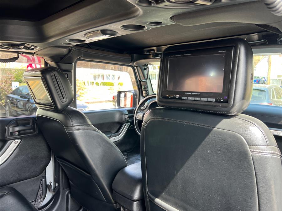 2013 Jeep Wrangler Unlimited 4WD 4dr Sahara, available for sale in Canton, Connecticut | Lava Motors. Canton, Connecticut 2013 Jeep Wrangler Unlimited 4WD 4dr Sahara, available for sale in Canton, Connecticut | Lava Motors. Canton, Connecticut