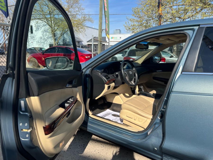 2010 Honda Accord Crosstour 4WD 5dr EX-L, available for sale in New Haven, Connecticut | Unique Auto Sales LLC. New Haven, Connecticut 2010 Honda Accord Crosstour 4WD 5dr EX-L, available for sale in New Haven, Connecticut | Unique Auto Sales LLC. New Haven, Connecticut