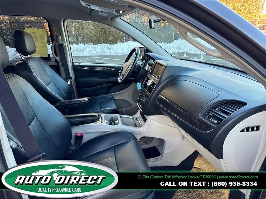 2016 Chrysler Town & Country 4dr Wgn Touring w/Leather, available for sale in Windsor Locks, Connecticut | Auto Direct LLC. Windsor Locks, Connecticut 2016 Chrysler Town & Country 4dr Wgn Touring w/Leather, available for sale in Windsor Locks, Connecticut | Auto Direct LLC. Windsor Locks, Connecticut