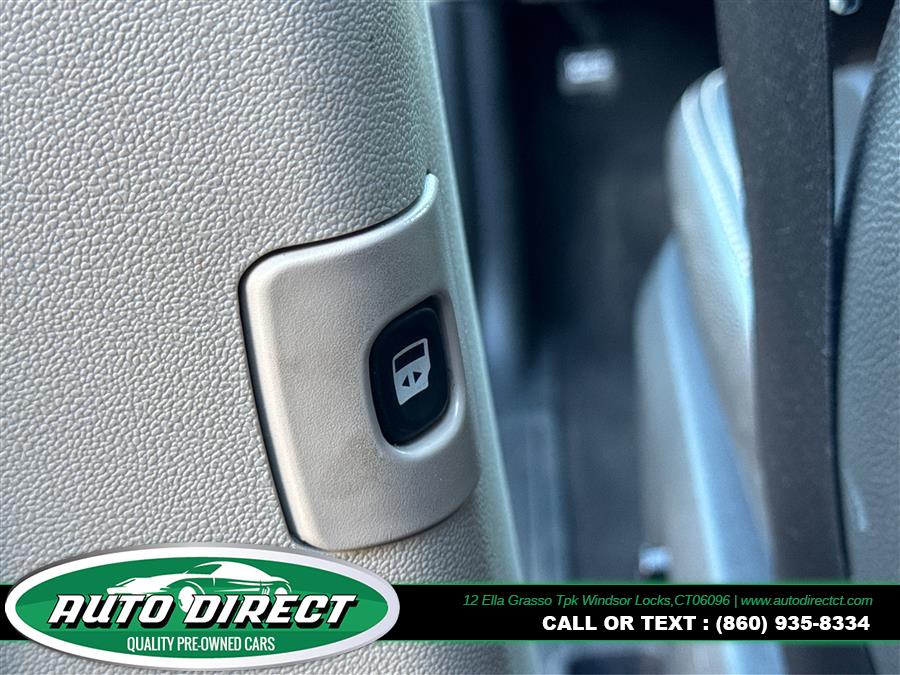 2016 Chrysler Town & Country 4dr Wgn Touring w/Leather, available for sale in Windsor Locks, Connecticut | Auto Direct LLC. Windsor Locks, Connecticut 2016 Chrysler Town & Country 4dr Wgn Touring w/Leather, available for sale in Windsor Locks, Connecticut | Auto Direct LLC. Windsor Locks, Connecticut